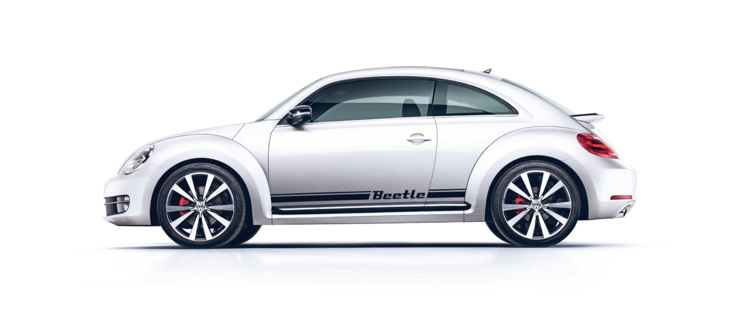 Seitenansicht des VW Beetle weißer VW Beetle mit seitlichem Emblem