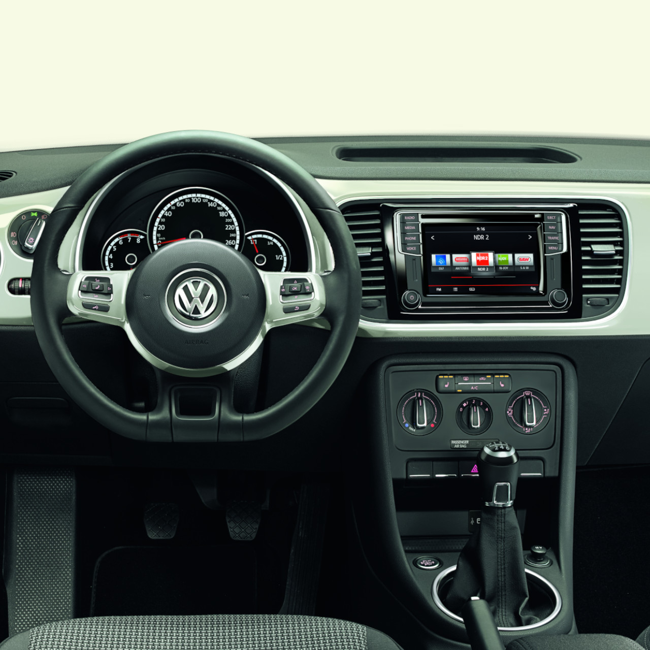VW Beetle mit Blick aufs Cockpit
