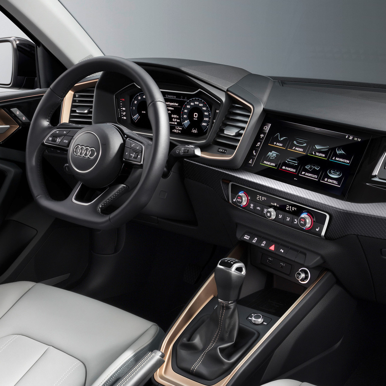 Cockpit mit Blick aufs Audiosystem im Audi A1